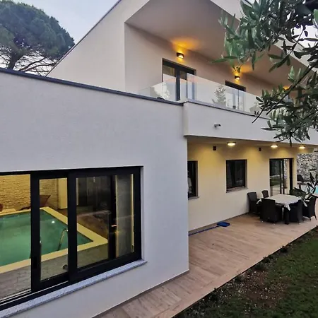Villa Sunlife With Pool&sauna By Guide