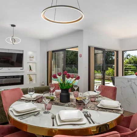 Sunlife With Pool&sauna By Guide Villa *