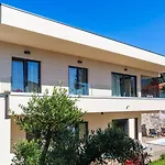 Villa Sunlife With Pool&sauna By Guide *