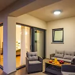 Sunlife With Pool&sauna By Guide