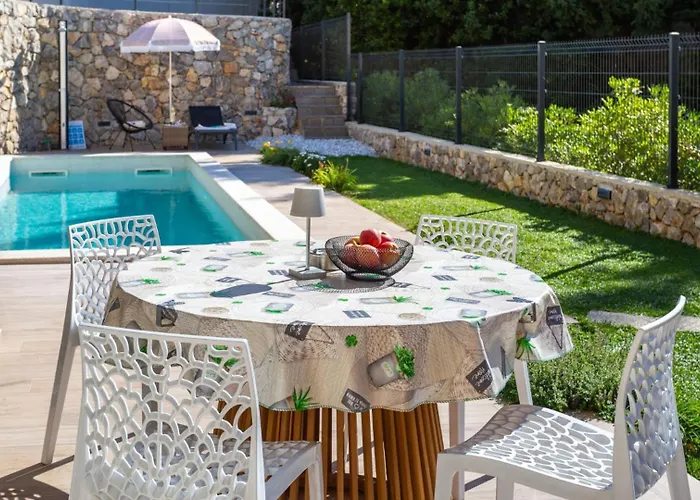 Villa Sunlife With Pool&sauna By Guide *