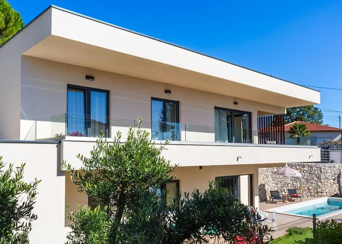 Villa Sunlife With Pool&sauna By Guide *